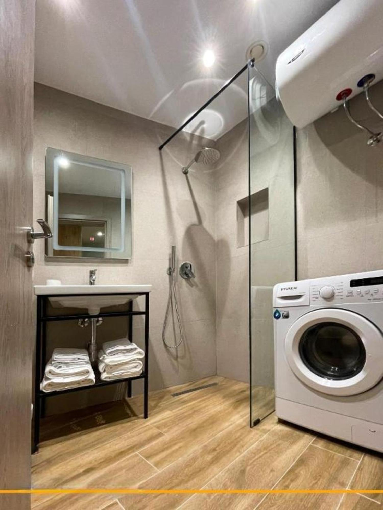 Flori Apartments Sarande Bilik gambar